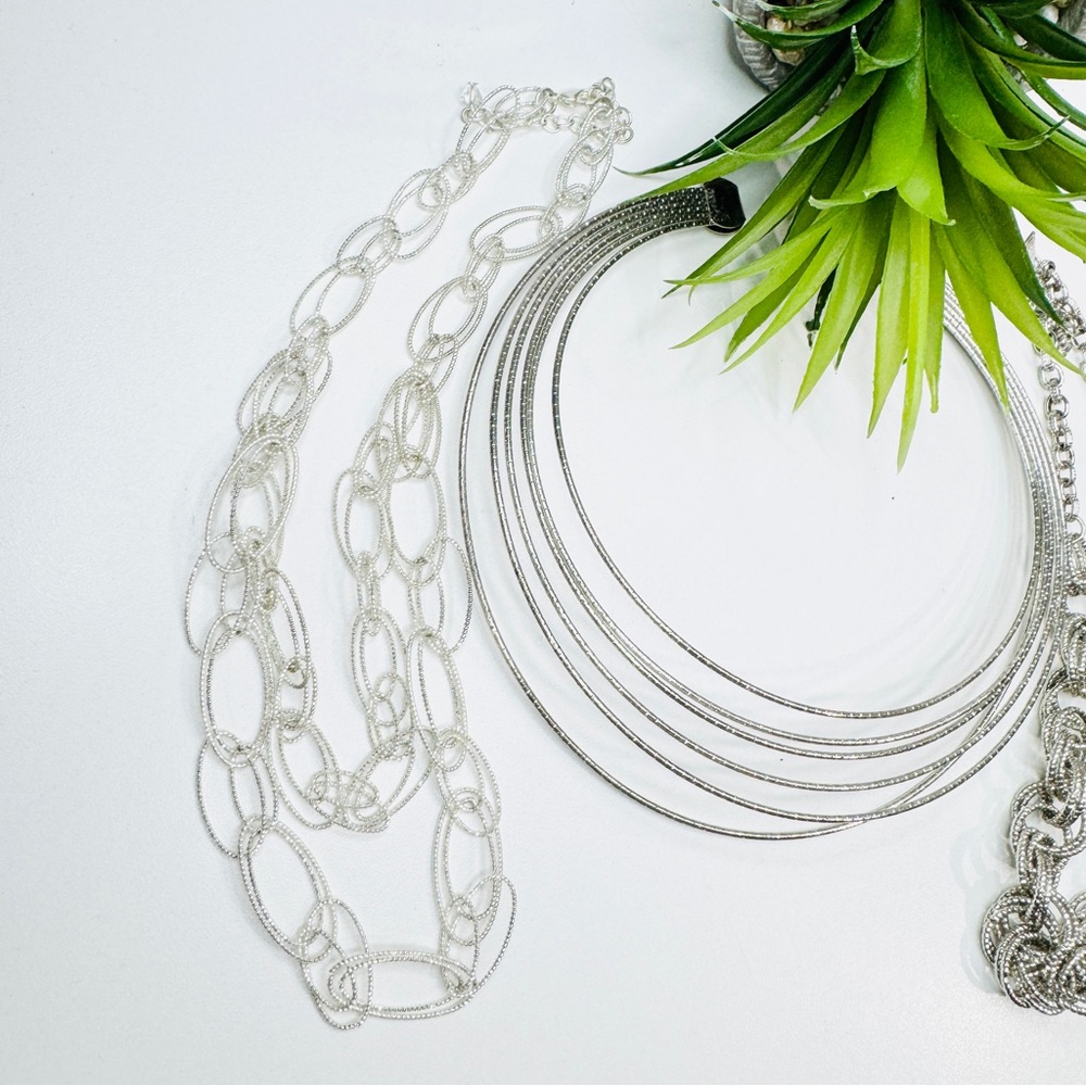 3pc Jewelry Bundle Lot - Shimmering Silver Tone Necklaces - Picture 3 of 8